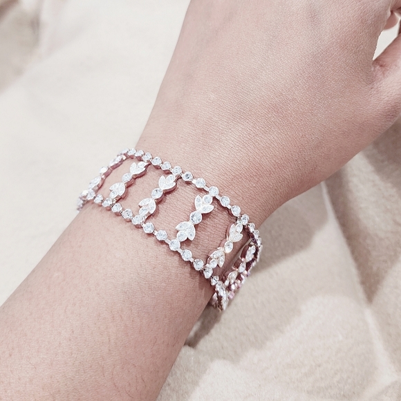 Silver toned Carolee Icebar Rhinestone linked bracelet - Picture 1 of 6
